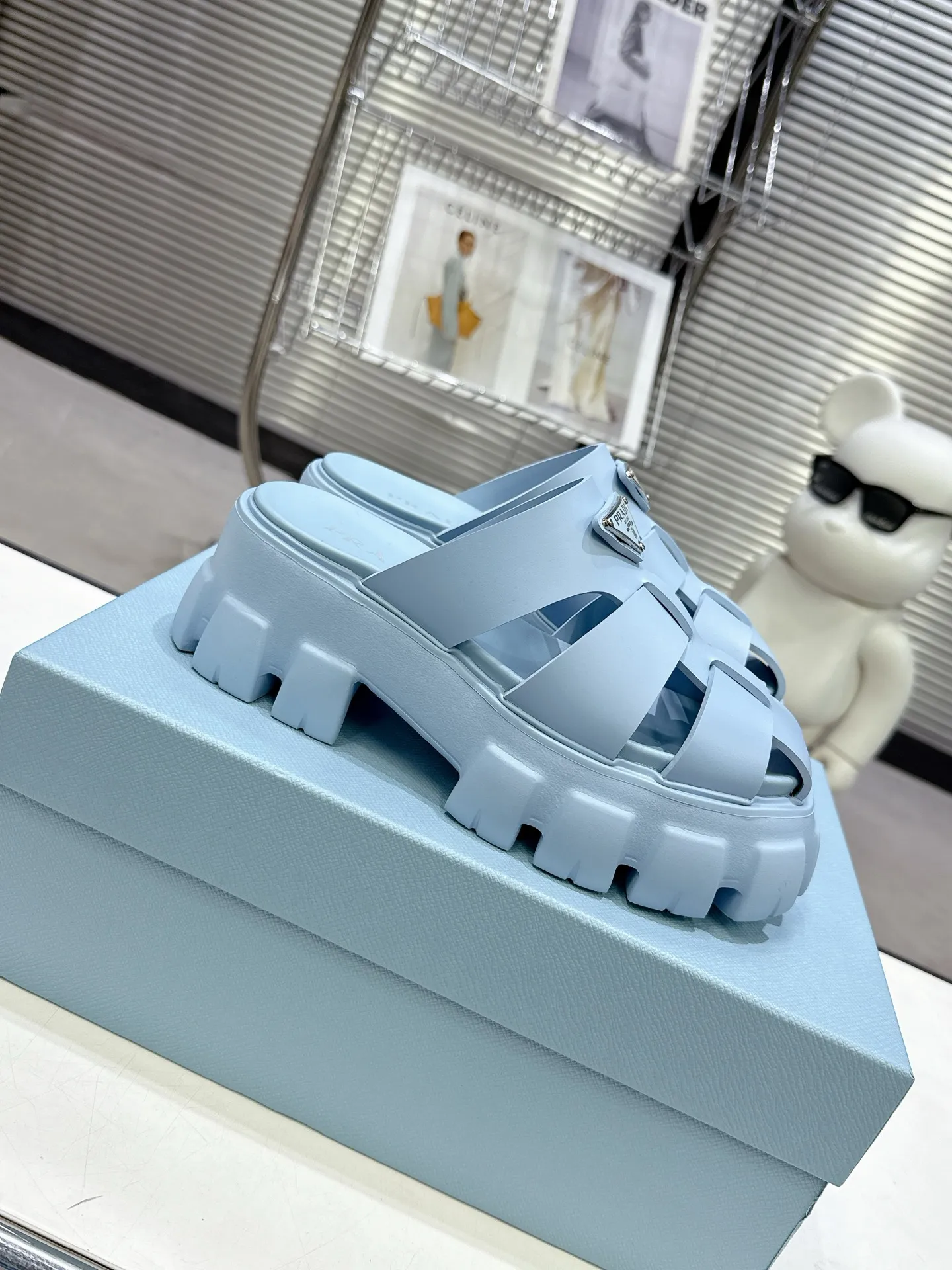 👟👟Ex-factory price 440👟👟 2025 exclusive version super popular🎊🎊🎊prada Prada triangular buckle serrated Roman thick-soled rubber foam ultra-light sandals are retro, fashionable and avant-garde, the upper perfectly restores the original craftsmanship, making the whole pair of shoes light and comfortable, full of holiday feel, bright colors💐💐💐💐 A variety of choices to satisfy fashionable people of different styles! The iconic metal triangle logo is paired with the shape of ancient beach sandals. Every design element is fashionable! Code number 35-40​